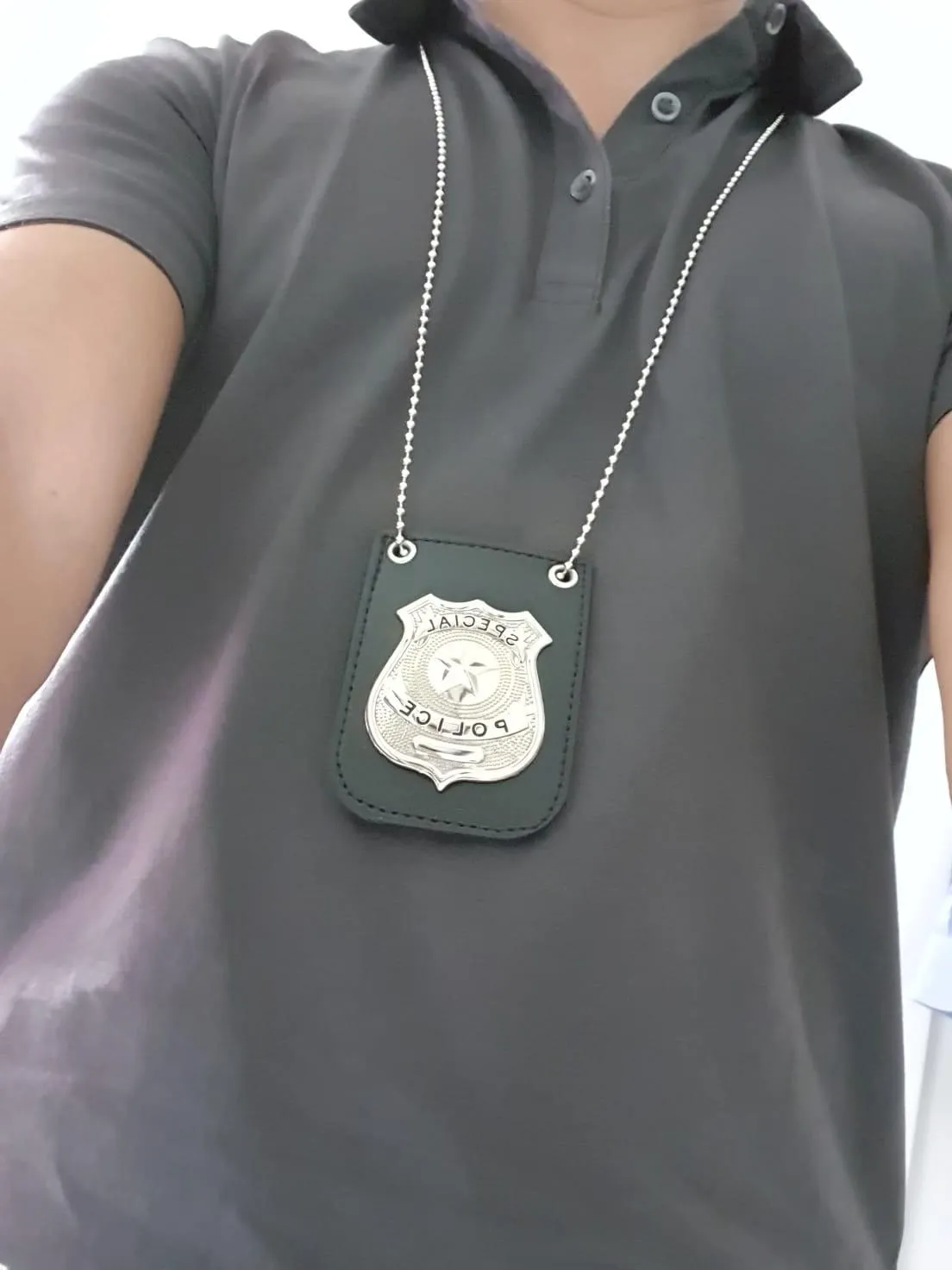 Dress Up America distintivo polizia bambino con catena e clip
